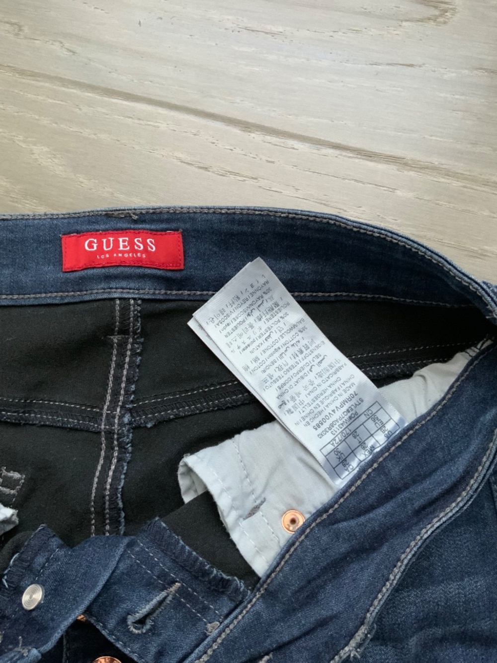 GUESS- High Rise Jeans- Size US 28 - Picture 4 of 6